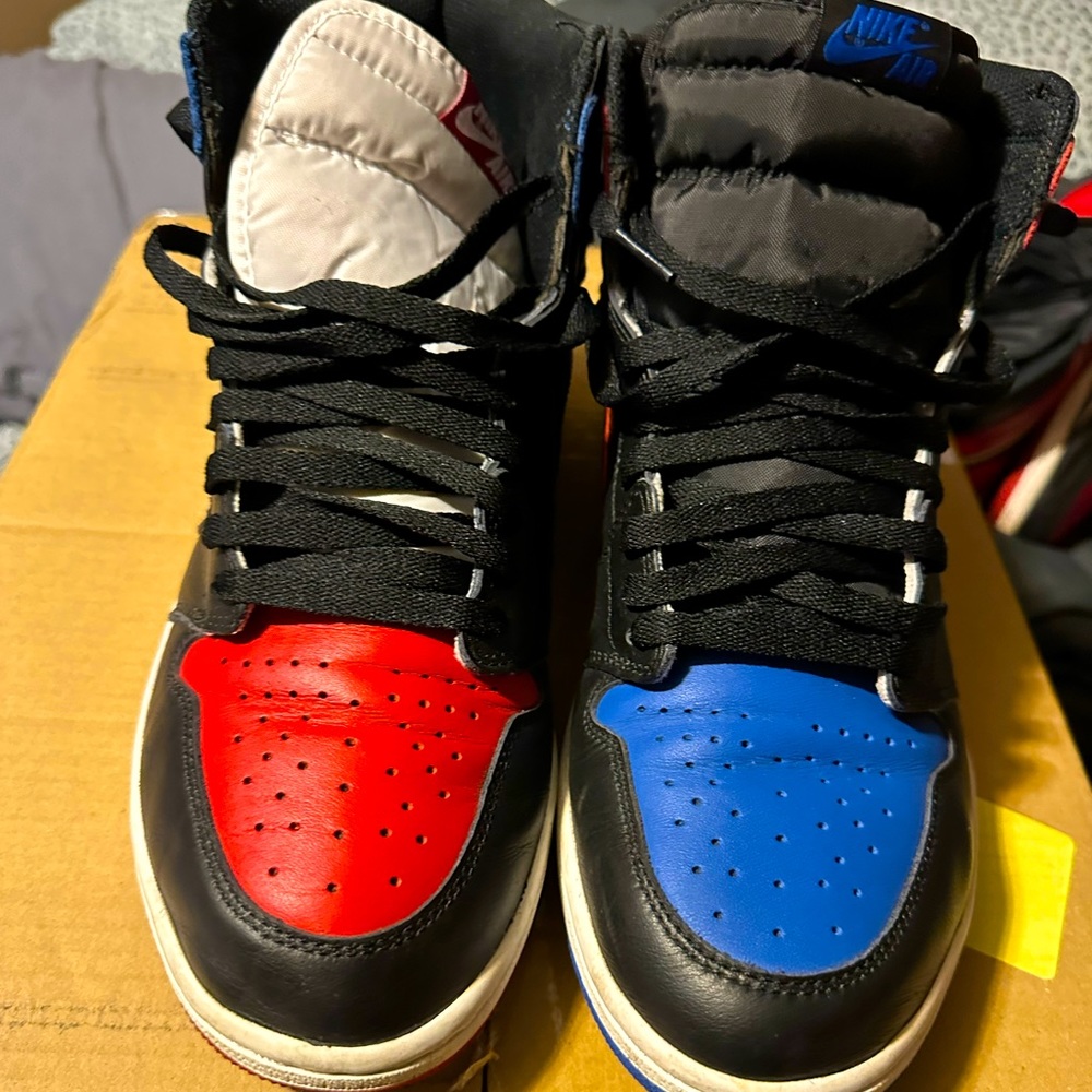 AIR JORDAN RETRO 1 TOP 3